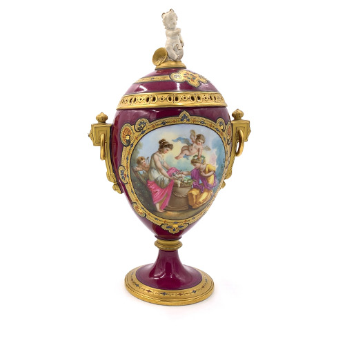 Antique Vienna Vases - 1 items for sale Priced under £250 on SellingAntiquesLITE.co.uk