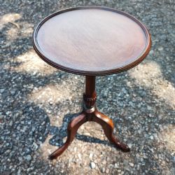 SMALL EDWARDIAN MAHOGANY WINE TABLE SMALL EDWARDIAN MAHOGANY WINE TABLE