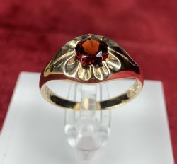 GENTS GYPSY 9CT GARNET RING
