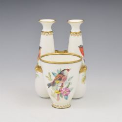 GORGEOUS VICTORIAN ROYAL WORCESTER ORNITHOLOGICAL TRIPLE VASE JOHN HOPEWELL C1875