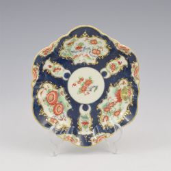 DR WALL FIRST PERIOD WORCESTER PORCELAIN BLUE SCALE WHEATSHEAF PATT TEAPOT STAND C1770