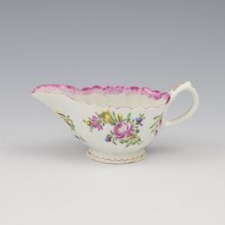 PRETTY BOW PORCELAIN SMALL FLUTED SAUCE BOAT C1765