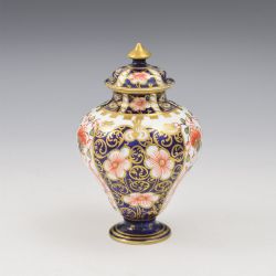 FABULOUS ANTIQUE ROYAL CROWN DERBY MINIATURE PORCELAIN VASE COVER PATT 6299 IMARI WITCHES
