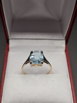 9CT GOLD 1930S BLUE TOPAZ RING