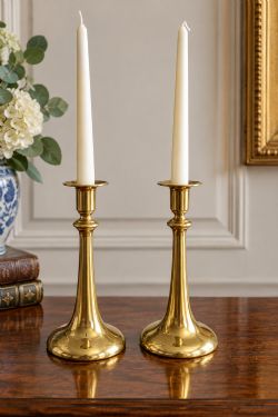 A PAIR OF BRASS ART NOUVEAU CANDLESTICKS C1910