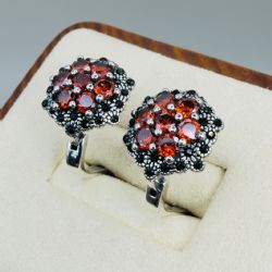 STERLING SILVER MARDARIN GARNETS BLACK TOURMALINE CLUSTER HINGE BACK EARRINGS