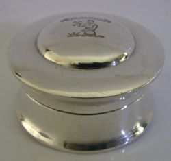 MAC FARLANE FAMILY CRESTED SOLID SILVER BOX 1901 ANTIQUE MACFARLANE