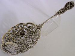 BEAUTIFUL DUTCH SOLID SILVER SERVING BIRD PIERCED STRAINER SPOON 1939 ANTIQUE