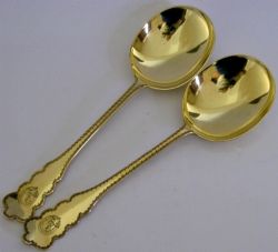 124G STERLING SILVER GILT BURKE FAMILY CREST SERVING SPOONS 1907 EDWARDIAN