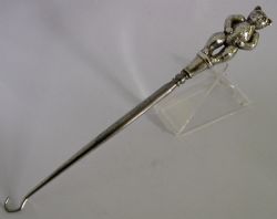 LARGE STERLING SILVER TEDDY BEAR BUTTON HOOK 1909 ANTIQUE 64G