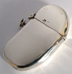 ANTIQUE SILVER KIDNEY BEAN SHAPED VESTA CASE 1910