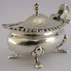 HEAVY ENGLISH STERLING SILVER BLUE GLASS LINED MUSTARD POT 1964 51G OF SILVER