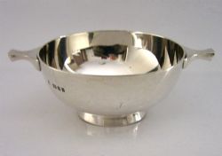 ENGLISH ANTIQUE SOLID STERLING SILVER WHISKY QUAICH CUP 1925 BARWARE 90G