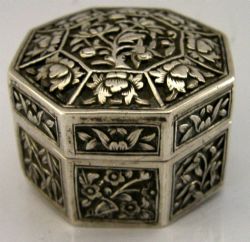 CHINESE EXPORT SOLID SILVER BOX C1900 44G STUNNING ANTIQUE