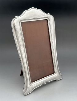 A CHARMING GEORGE V SILVER PHOTO FRAME