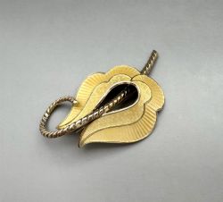 A GORGEOUS NORWEGIAN SILVER GUILLOCHE ENAMEL FLORAL BROOCH