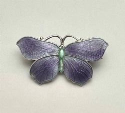 A LOVELY EDWARDIAN SILVER ENAMEL BUTTERFLY BROOCH