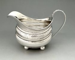 A FINE 18TH CENTURY SILVER CREAM JUG