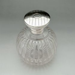 AN ATTRACTIVE GEORGE V SILVER MOUNTED COLOGNEPERFUME BOTTLE