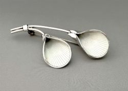 A GORGEOUS NORWEGIAN SILVER GUILLOCHE ENAMEL FLORAL BROOCH