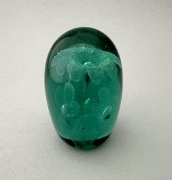 A GORGEOUS VICTORIAN GLASS DUMPPAPERWEIGHT