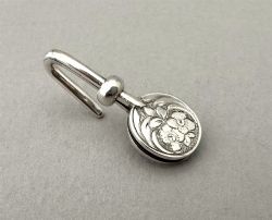A USEFUL VICTORIAN SILVER NAPKIN CLIP