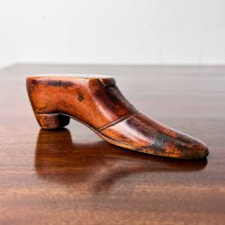 GEORGIAN TREEN SHOE SNUFF BOX