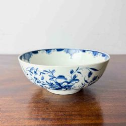 18TH CENTURY WORCESTER PORCELAIN MANSFIELD PATTERN BOWL