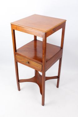 GEORGIAN MAHOGANY BEDSIDE TABLE