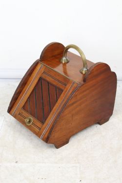 VICTORIAN MAHOGANY COAL SCUTTLE