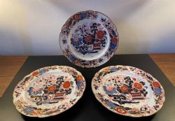 THREE EARLY 19THC STAFFS PLATES IMARI COLOURS
