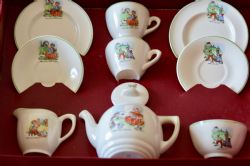 EARLY 20TH CENTURY ART DECO CHILDS TEA SERVICE