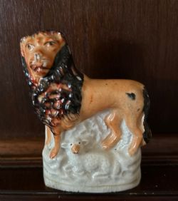 STAFFORDSHIRE POTTERY FIGURE OF THE LION THE LAMB