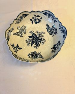1ST PERIOD WORCESTER BLUE AND WHITE JUNKET DISH C1770