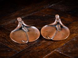PAIR OF ART NOUVEAU BRONZE 'CHILD IN LEAF' DISHES