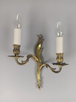 SINGLE FRENCH ANTIQUE TWIN ARM GILDED BRASS GILDED BRASS WALL LIGHT