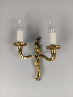 SINGLE FRENCH ANTIQUE TWIN ARM GILDED BRASS GILDED BRASS WALL LIGHT