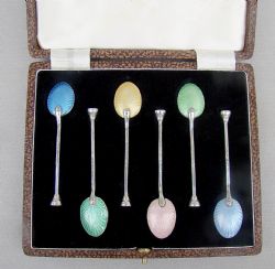 CASED SET OF 6 SILVER GUILLOCHE ENAMEL SEAL TOP COFFEE SPOONS BY WALKER HALL BIRMINGHAM 1959