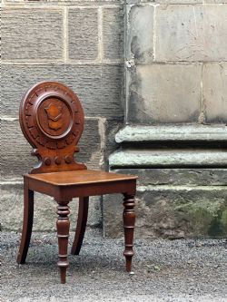 A SMART CARVED OAK HALL CHAIR SECOND HALF 19TH CENTURY
