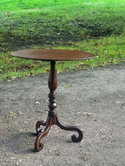 A GEORGE III MAHOGANY TRIPOD TABLE C1800