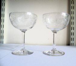 A PAIR OF VICTORIAN ENGRAVED GLASS CHAMPAGNE COUPES