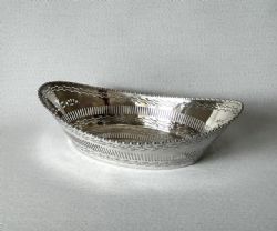 A GORGEOUS MAPPIN WEBB EDWARDIAN SILVER PLATED BREAD BASKET