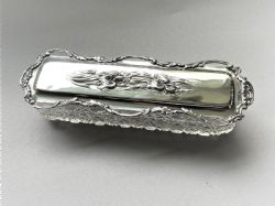 A SUPERB EDWARDIAN IRIS EMBOSSED SILVER CUT GLASS TRINKET BOX