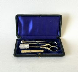 19TH CENTURY FRENCH SILVER GILT SEWING COMPENDIUM