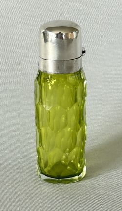 A SUPERB SILVER MOUNTED FACET CUT GLASS SCENT BOTTLE
