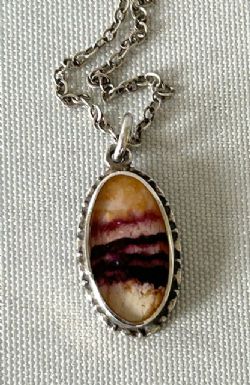 AN ART DECO PERIOD SILVER BLUE JOHN PENDANT NECKLACE