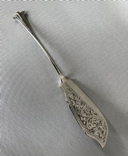 A SOUGHT AFTER ONSLOW PATTERN VICTORIAN SILVER BUTTER KNIFE