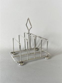 A STYLISH EDWARDIAN SILVER TOAST RACK