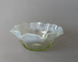 A STUNNING WHITEFRIARS VASELINE URANIUM GLASS FINGER BOWL