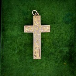 ANTIQUE EDWARDIAN 9CT GOLD ENGRAVED CROSS PENDANT